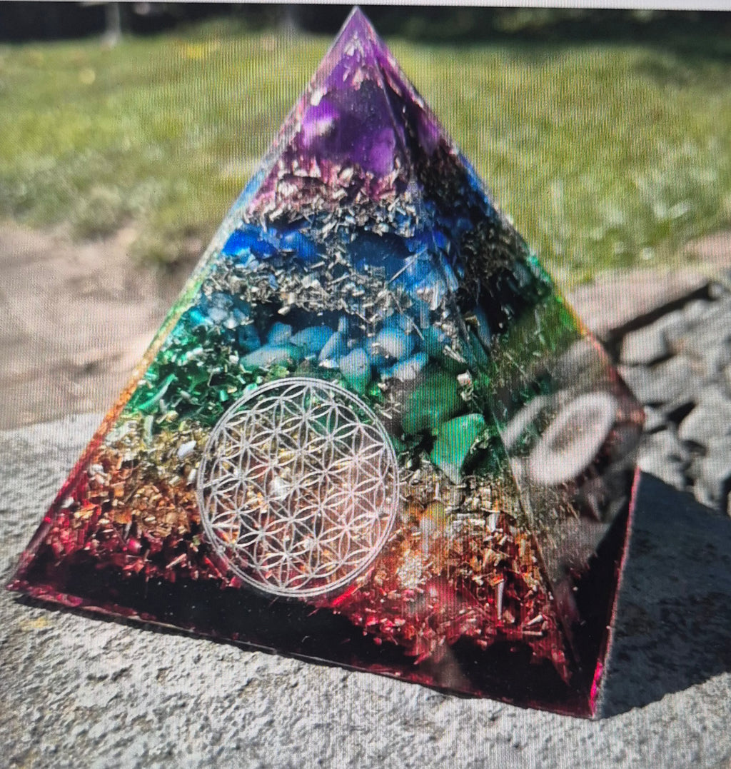 Orgonit-Pyramide Regenbogen | Blume des Lebens
